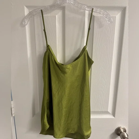 BNWT Aritzia Allusion Camisole in Succulent Green - Picture 5 of 5